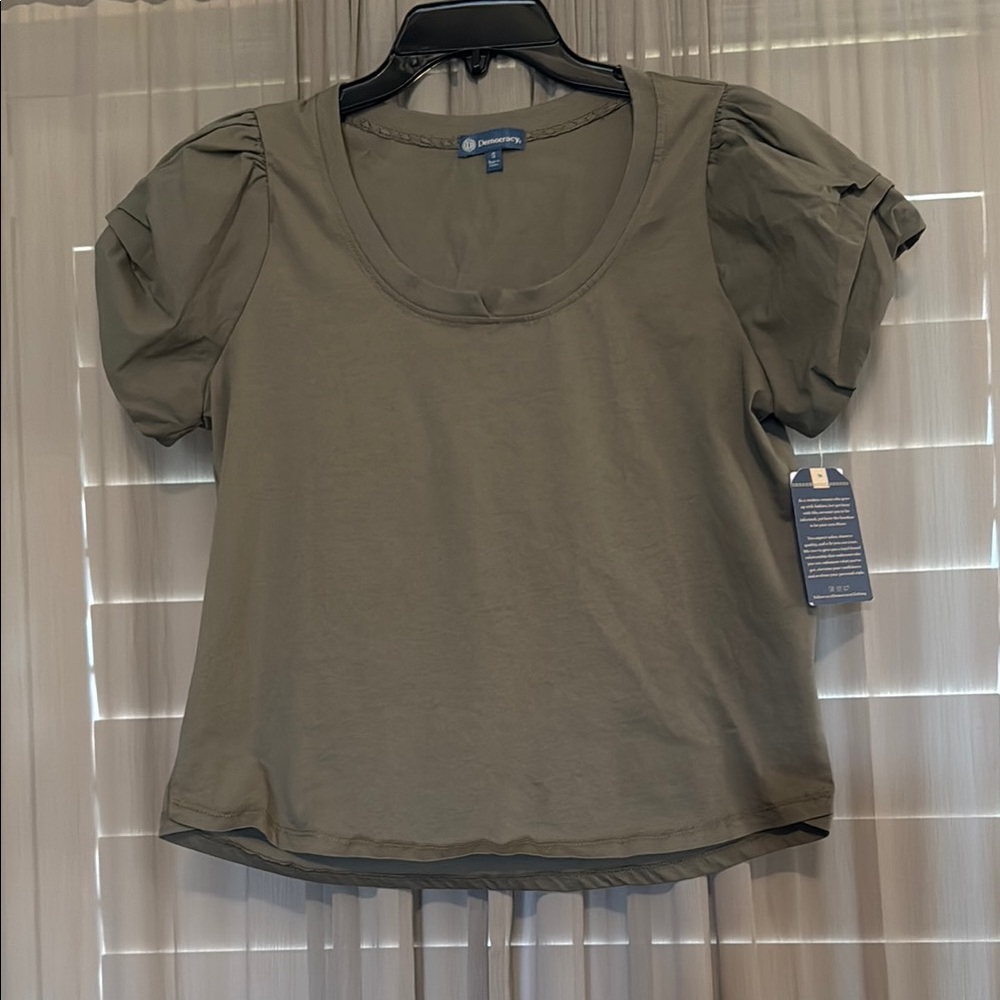 NWT Democracy Women's Olive Puff Sleeve Top -Size Small
